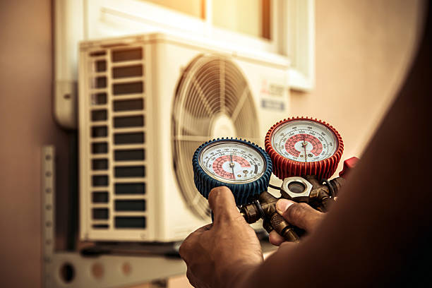 Professional Ac Installation technician working in Edgewood, NM